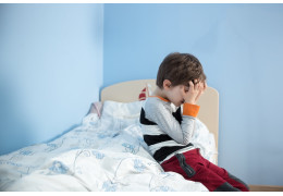 Traiter un enfant pour le pipi au lit avec des parents séparés.